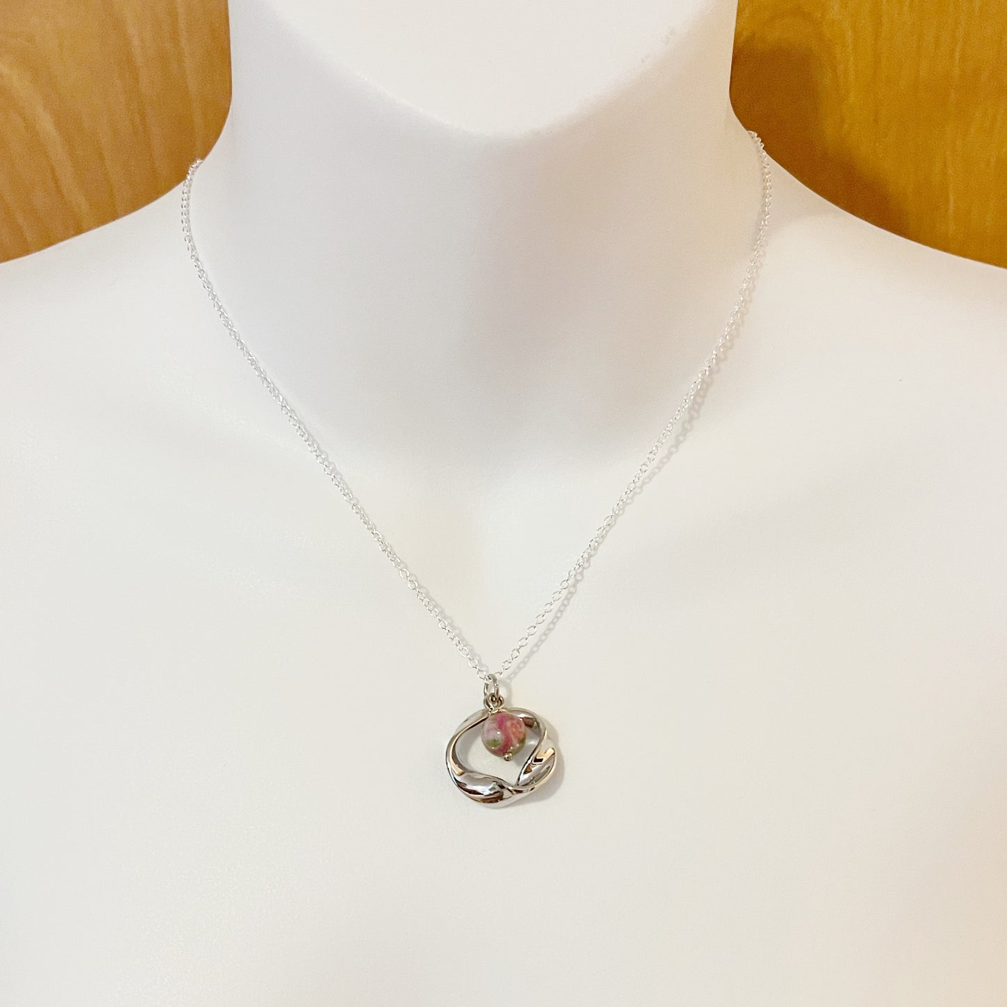 Keepsake Memorial Flower Petal Twisted Mobius, Infinity Circle Pendant / 225