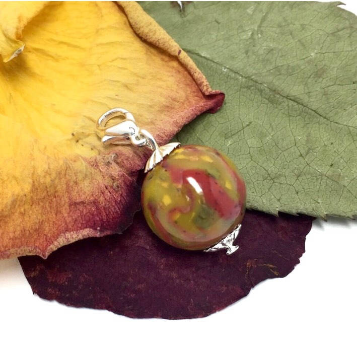 Memorial and keepsake flower petal jewelry / clip charm / 116